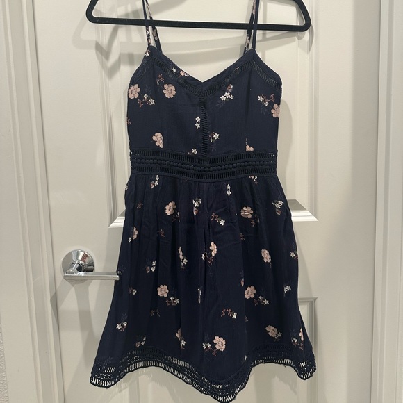 Abercrombie & Fitch Navy Floral Dress - Picture 1 of 3